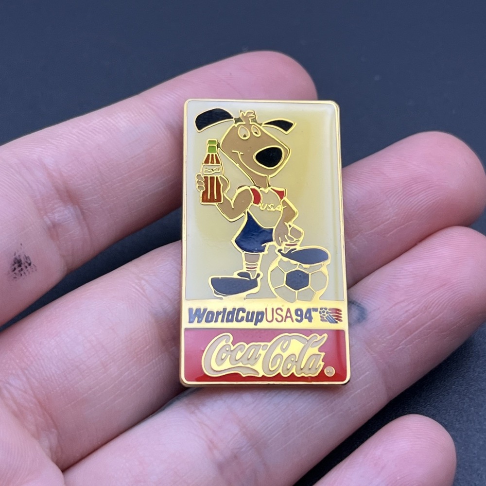 Coca-Cola Coke World Cup USA 1994 Stryker Dog Mascot Lapel Hat Pin